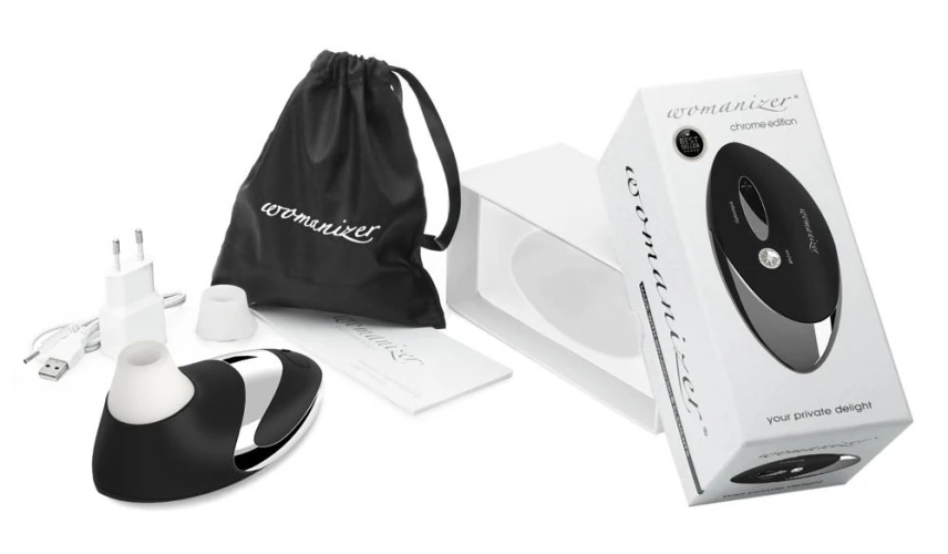 Чёрный бесконтактный стимулятор с хромированной вставкой Womanizer W500 Black Chrome