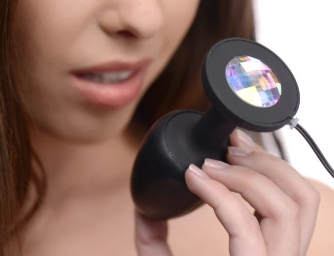 Анальная пробка Gem Accented со стразом в основании и вибрацией - 11,4 см.